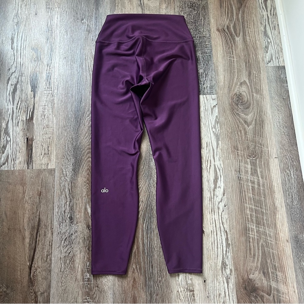 Alo Yoga 7/8 High-Waist Airbrush Legging 
Purple Dark Plum Color
Size Medium - Picture 3 of 4